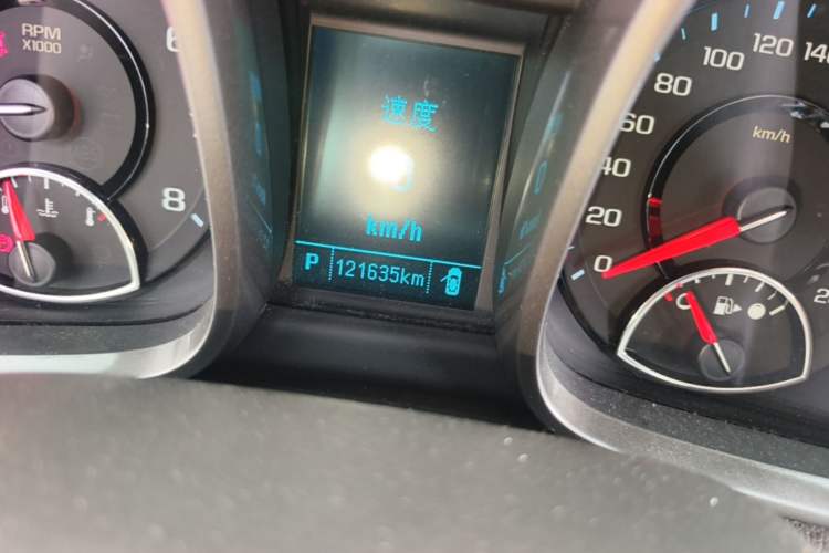 Used Chevrolet Malibu 2014 2.0L Automatic Luxury Edition Odometer Close Up