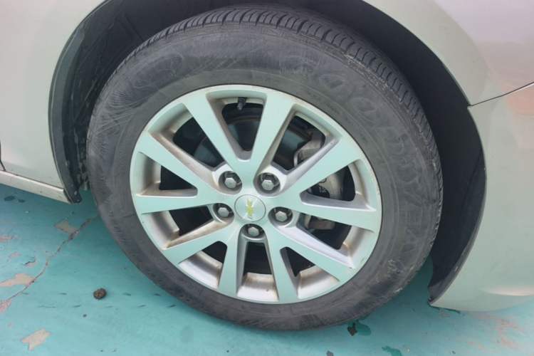 Used Chevrolet Malibu 2014 2.0L Automatic Luxury Edition Right Front Wheel Hub