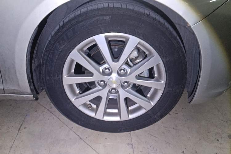 Used Chevrolet Malibu 2014 2.4L Automatic Luxury Edition Right Front Wheel Hub