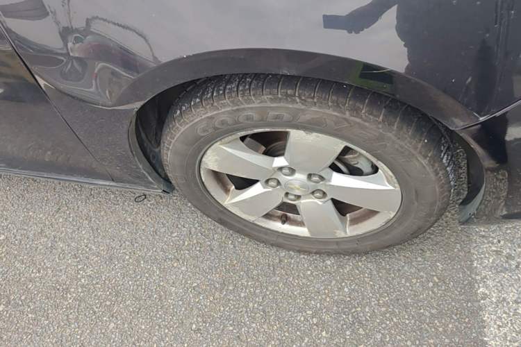 Used Chevrolet Malibu 2014 1.6T Automatic Comfort Edition Right Front Wheel Hub