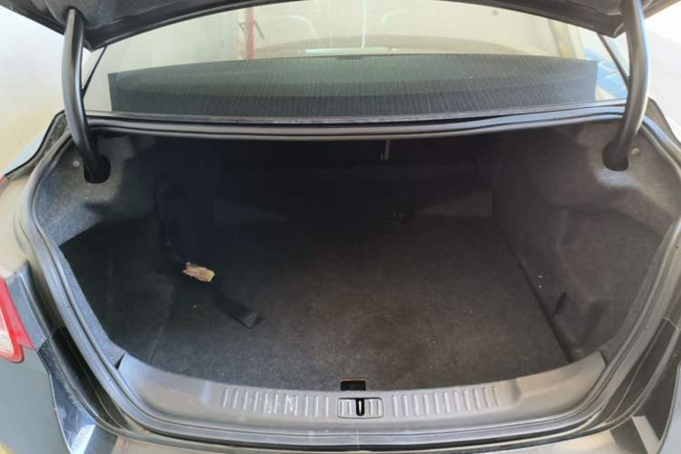 Used Chevrolet Malibu 2014 2.0L Automatic Comfort Edition Trunk
