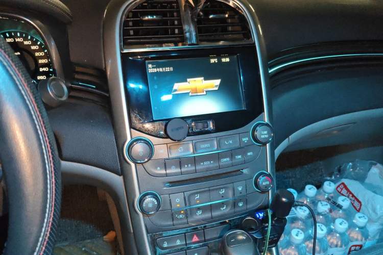 Used Chevrolet Malibu 2014 2.0L Automatic Luxury Edition Audio And AC Panel