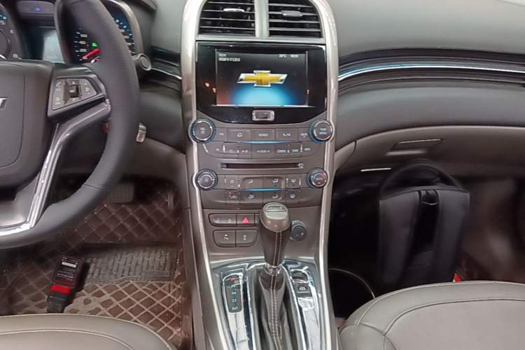 Used Chevrolet Malibu 2014 2.0L Automatic Luxury Edition Audio And AC Panel