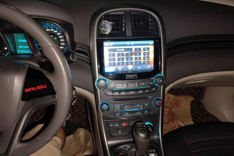 Used Chevrolet Malibu 2014 2.0L Automatic Comfort Edition Audio And AC Panel