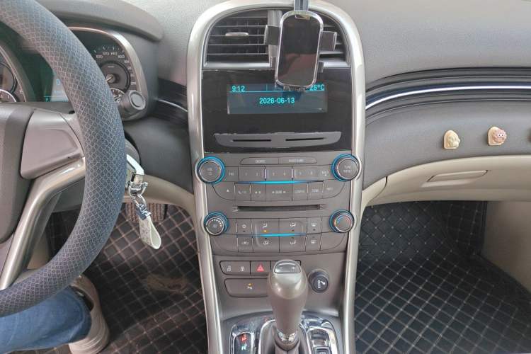 Used Chevrolet Malibu 2014 2.0L Automatic Comfort Edition Audio And AC Panel