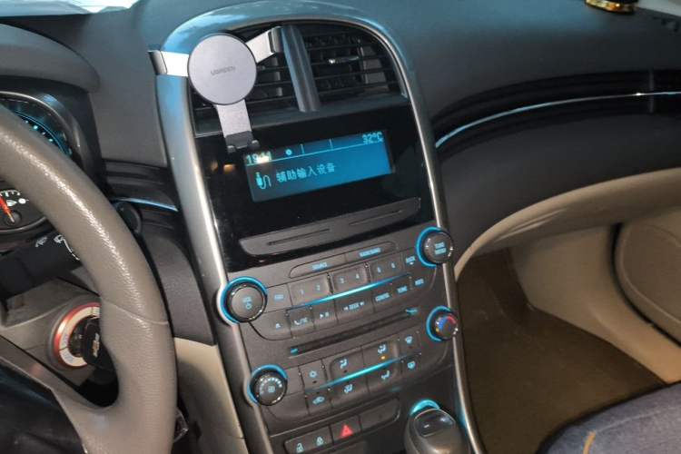 Used Chevrolet Malibu 2014 2.0L Automatic Comfort Edition Audio And AC Panel