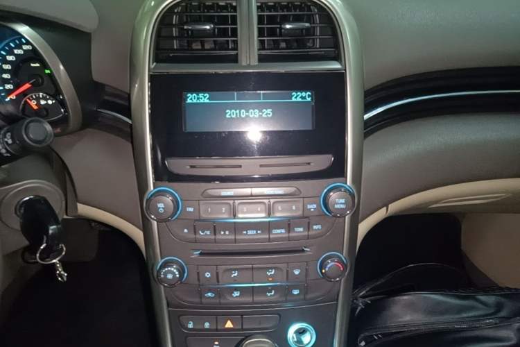 Used Chevrolet Malibu 2014 2.0L Automatic Comfort Edition Audio And AC Panel