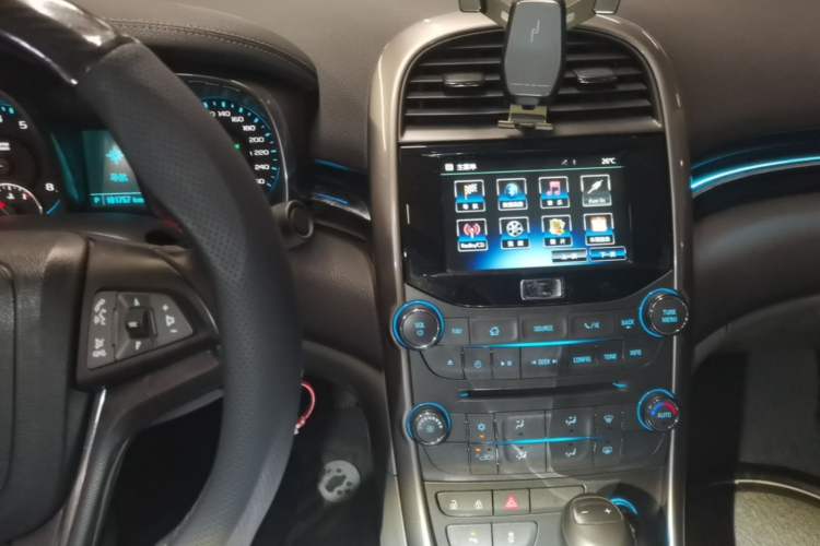 Used Chevrolet Malibu 2014 2.4L Automatic Luxury Edition Audio And AC Panel