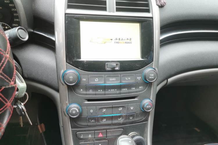 Used Chevrolet Malibu 2014 2.0L Automatic Luxury Edition Audio And AC Panel