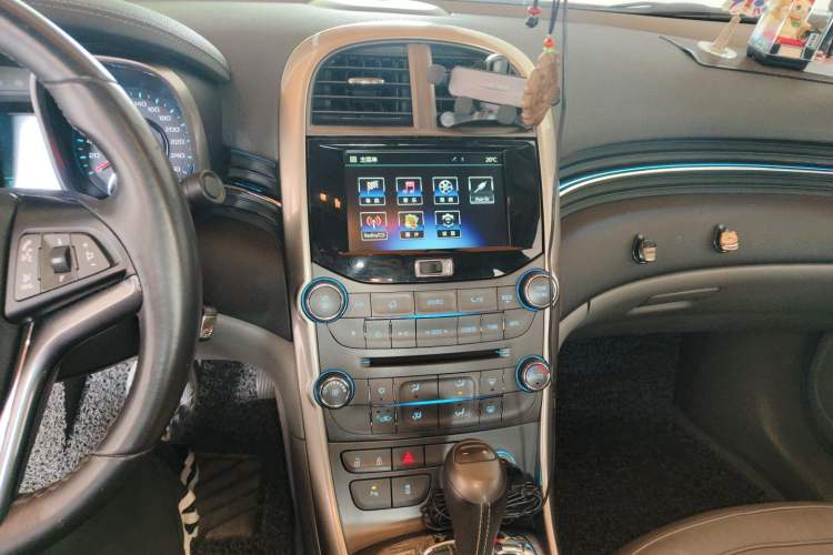 Used Chevrolet Malibu 2014 2.0L Automatic Luxury Edition Audio And AC Panel