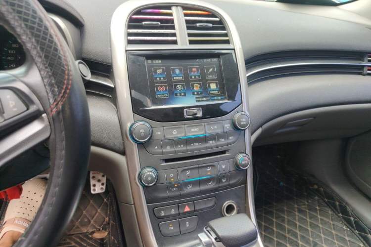 Used Chevrolet Malibu 2014 2.0L Automatic Luxury Edition Audio And AC Panel