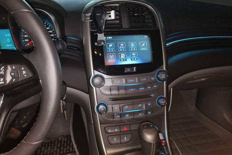 Used Chevrolet Malibu 2014 2.0L Automatic Luxury Edition Audio And AC Panel