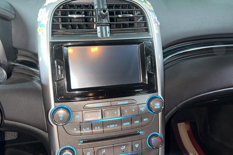 Used Chevrolet Malibu 2014 1.6T Automatic Comfort Edition Audio And AC Panel