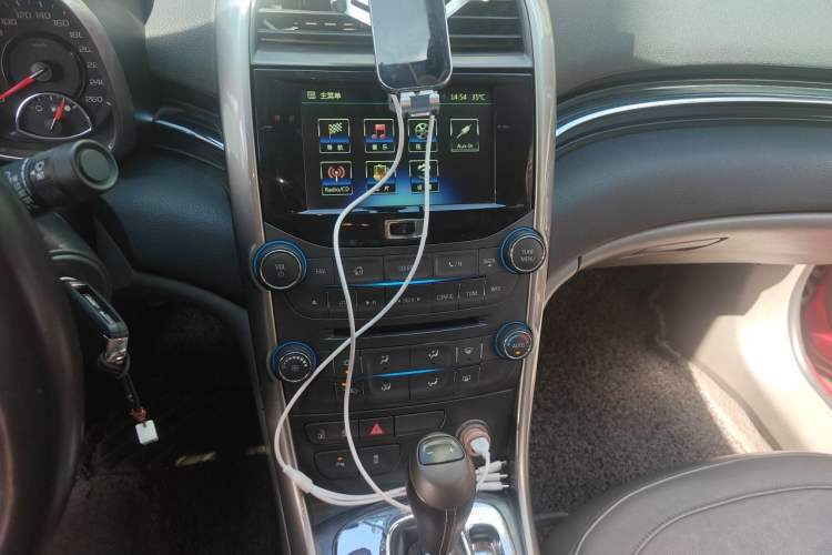 Used Chevrolet Malibu 2014 2.0L Automatic Luxury Edition Audio And AC Panel