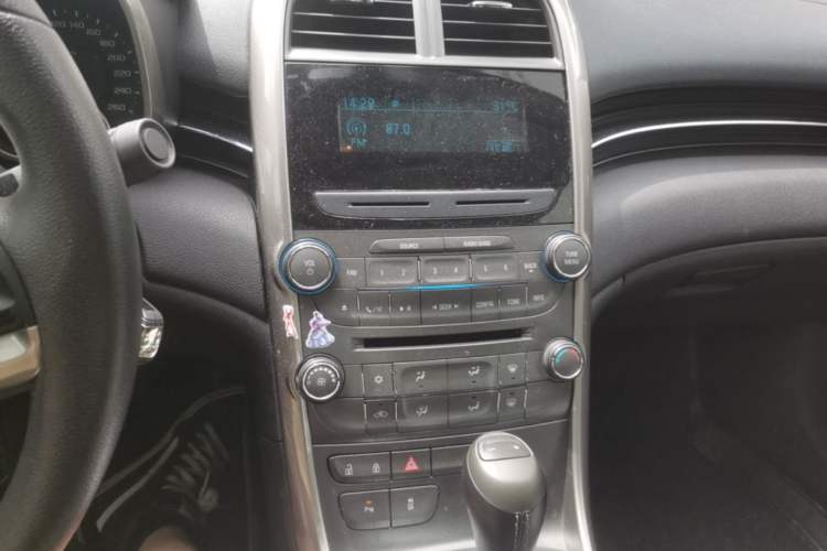 Used Chevrolet Malibu 2014 1.6T Automatic Comfort Edition Audio And AC Panel