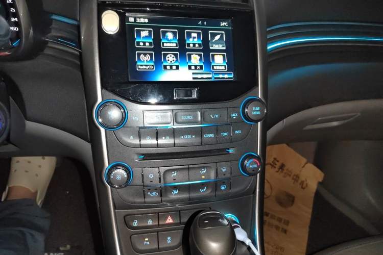 Used Chevrolet Malibu 2014 2.4L Automatic Luxury Edition Audio And AC Panel