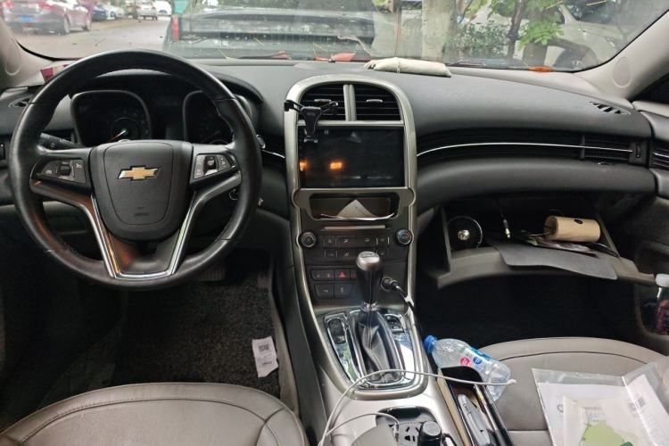 Used Chevrolet Malibu 2014 2.0L Automatic Luxury Edition Center Console