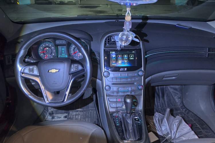 Used Chevrolet Malibu 2014 2.0L Automatic Luxury Edition Center Console