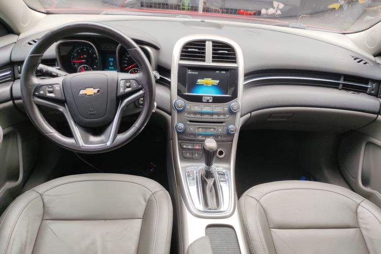 Used Chevrolet Malibu 2014 2.0L Automatic Luxury Edition Center Console