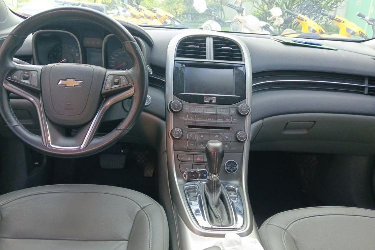 Used Chevrolet Malibu 2014 2.0L Automatic Luxury Edition Center Console
