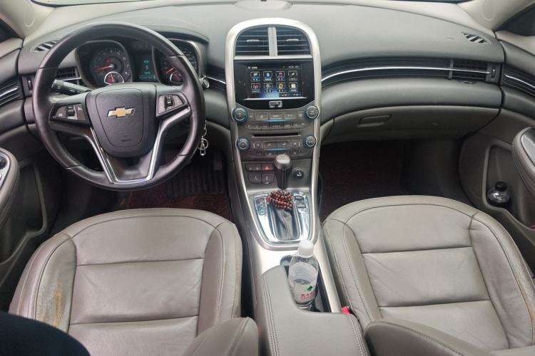 Used Chevrolet Malibu 2014 2.0L Automatic Luxury Edition Center Console