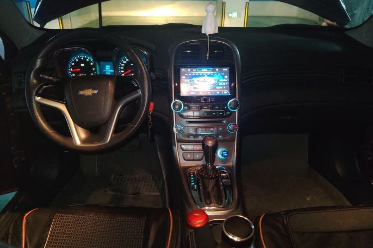 Used Chevrolet Malibu 2014 1.6T Automatic Comfort Edition Center Console