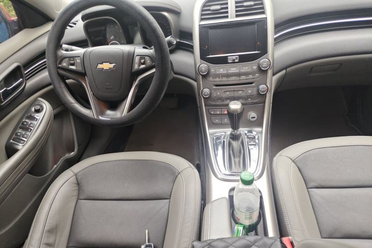 Used Chevrolet Malibu 2014 2.4L Automatic Luxury Edition Center Console