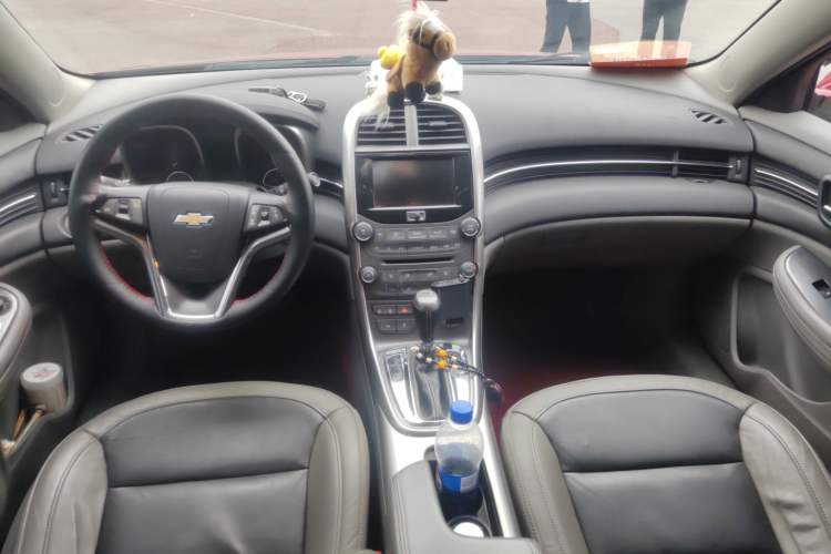 Used Chevrolet Malibu 2014 2.4L Automatic Luxury Edition Center Console