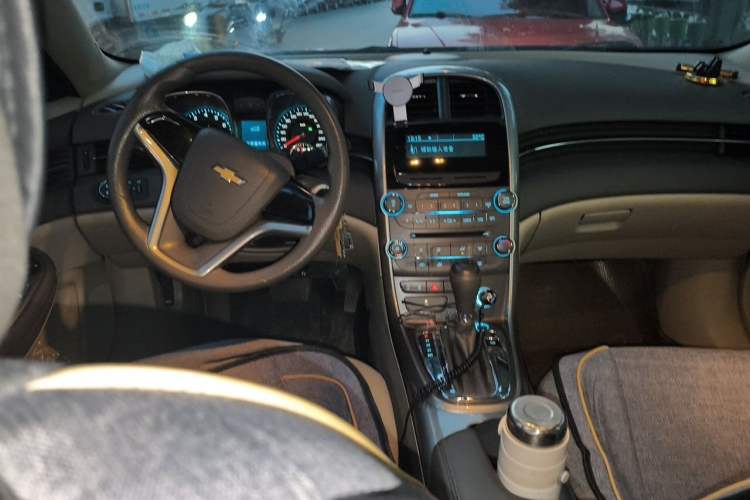 Used Chevrolet Malibu 2014 2.0L Automatic Comfort Edition Center Console