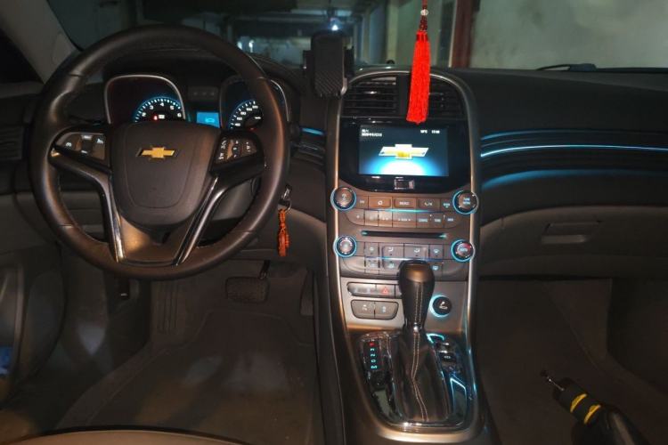 Used Chevrolet Malibu 2014 2.0L Automatic Luxury Edition Center Console