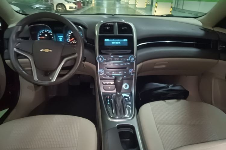 Used Chevrolet Malibu 2014 2.0L Automatic Comfort Edition Center Console