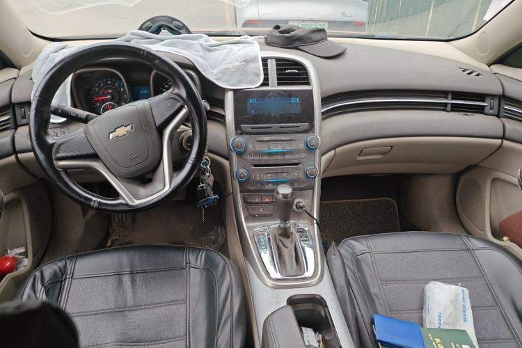Used Chevrolet Malibu 2014 2.0L Automatic Comfort Edition Center Console