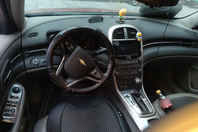 Used Chevrolet Malibu 2014 2.0L Automatic Luxury Edition Center Console