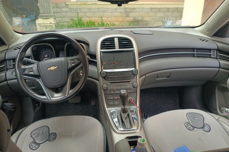 Used Chevrolet Malibu 2014 2.0L Automatic Luxury Edition Center Console