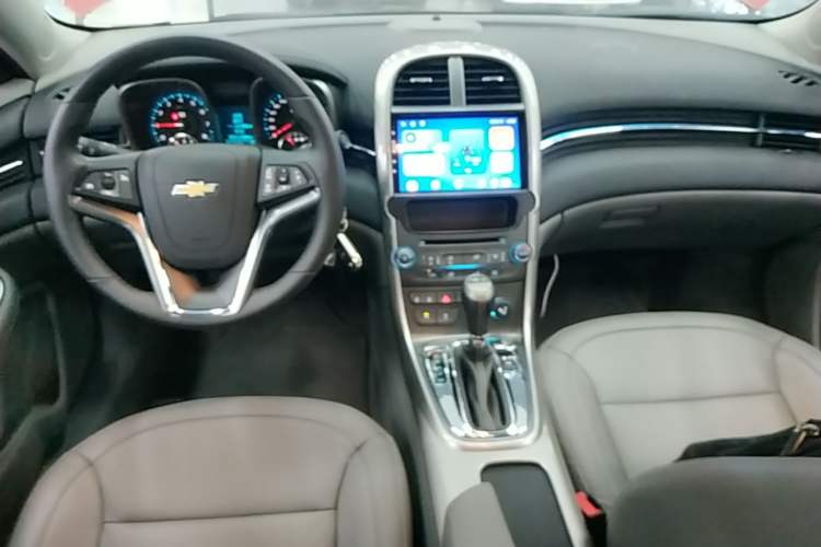 Used Chevrolet Malibu 2014 2.0L Automatic Luxury Edition Center Console