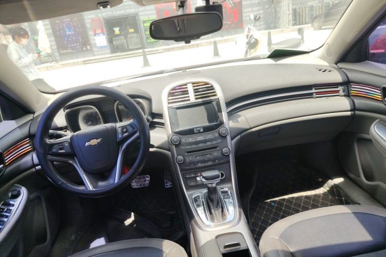 Used Chevrolet Malibu 2014 2.0L Automatic Luxury Edition Center Console
