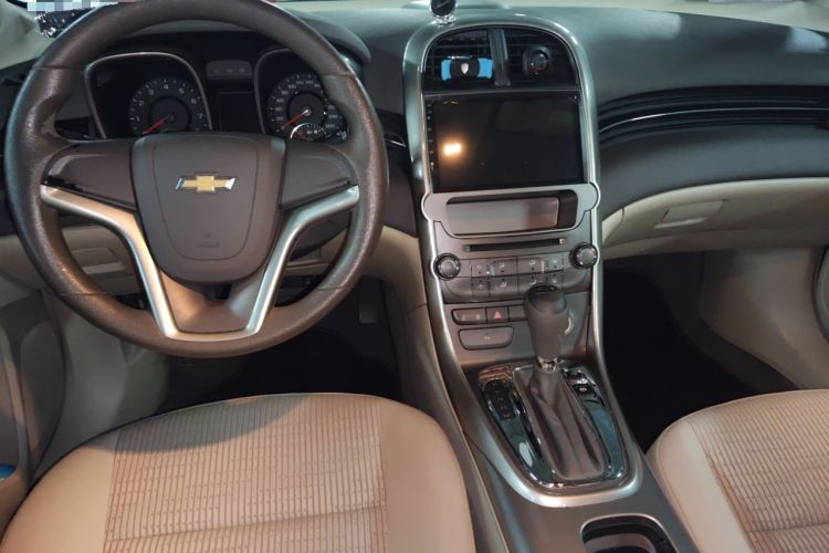 Used Chevrolet Malibu 2014 2.0L Automatic Comfort Edition Center Console