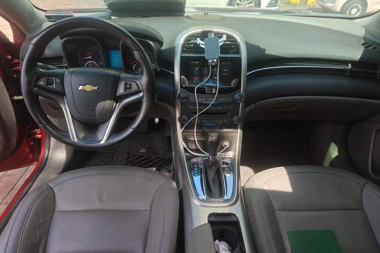 Used Chevrolet Malibu 2014 2.0L Automatic Luxury Edition Center Console