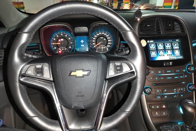 Used Chevrolet Malibu 2014 2.4L Automatic Luxury Edition Center Console