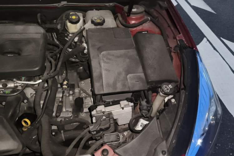 Used Chevrolet Malibu 2014 2.0L Automatic Luxury Edition Engine Bay Left
