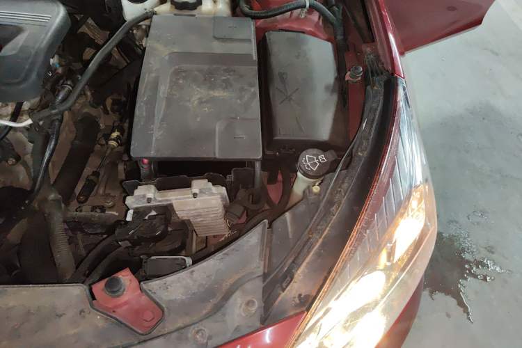 Used Chevrolet Malibu 2014 2.0L Automatic Comfort Edition Engine Bay Left