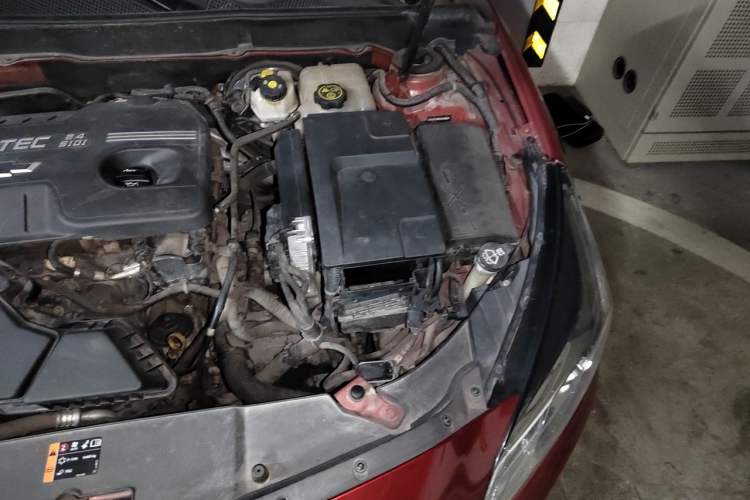 Used Chevrolet Malibu 2014 2.4L Automatic Luxury Edition Engine Bay Left