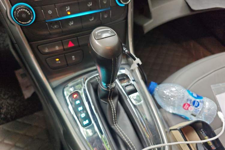 Used Chevrolet Malibu 2014 2.0L Automatic Luxury Edition Gear Lever