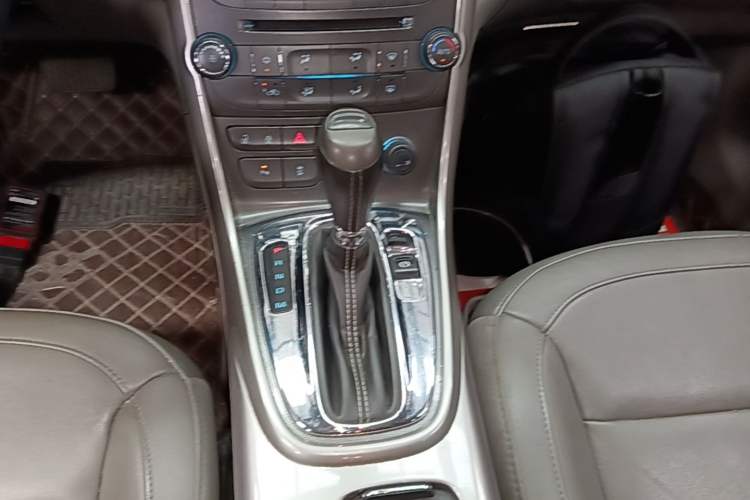 Used Chevrolet Malibu 2014 2.0L Automatic Luxury Edition Gear Lever