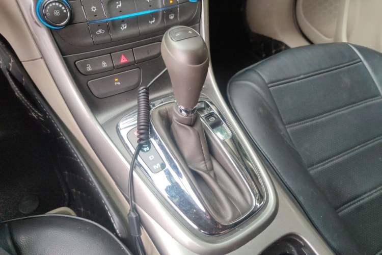Used Chevrolet Malibu 2014 2.0L Automatic Comfort Edition Gear Lever