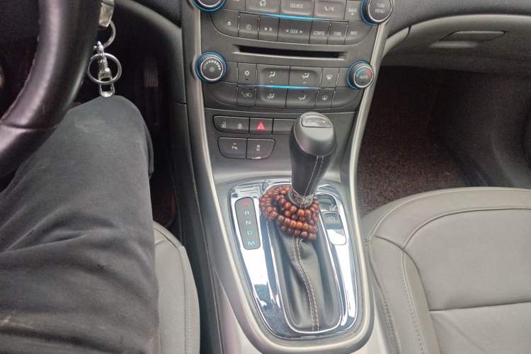 Used Chevrolet Malibu 2014 2.0L Automatic Luxury Edition Gear Lever