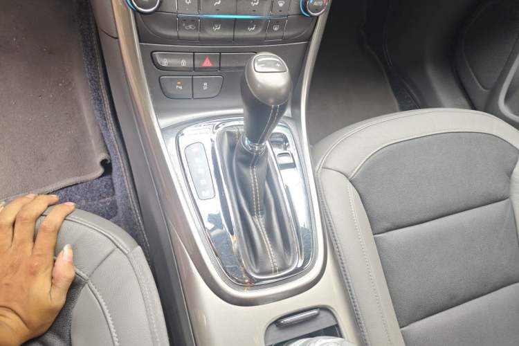 Used Chevrolet Malibu 2014 2.4L Automatic Luxury Edition Gear Lever