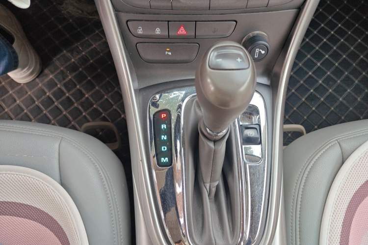 Used Chevrolet Malibu 2014 2.0L Automatic Comfort Edition Gear Lever