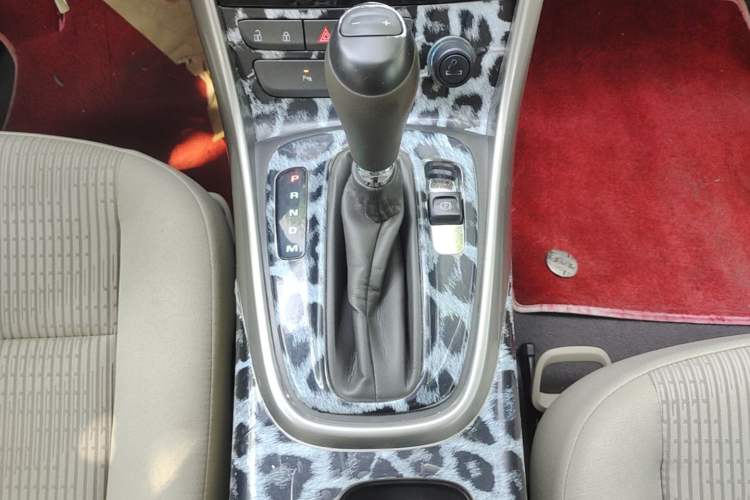 Used Chevrolet Malibu 2014 2.0L Automatic Comfort Edition Gear Lever