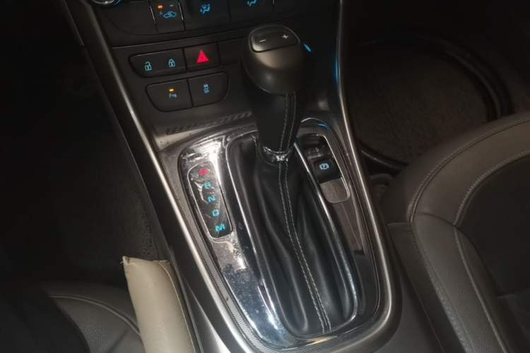 Used Chevrolet Malibu 2014 2.4L Automatic Luxury Edition Gear Lever